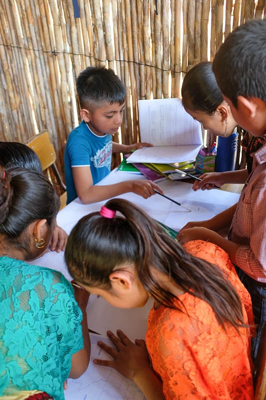 StudentsWorkingInGroup-small