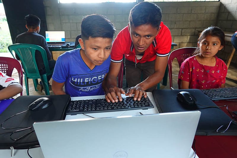 StudyingInComputerLabWithTeacher