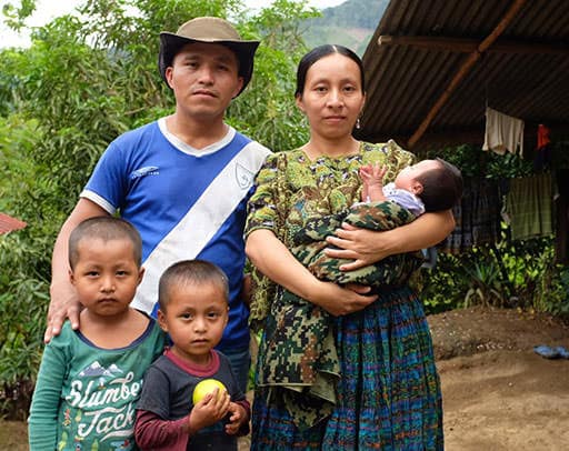 QeqchiFamily-mobile Q'eqchi' Guatemalan Family